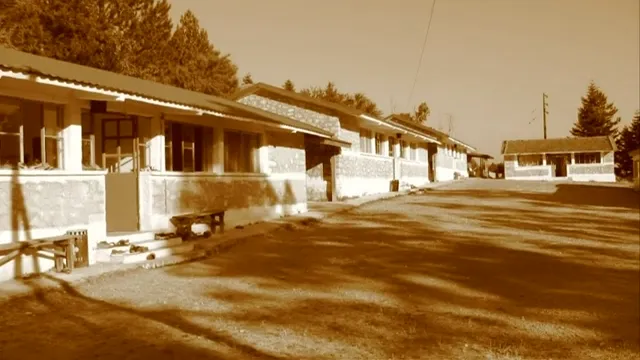 Παλιά φωτογραφία των κτιρίων των κατασκηνώσεων